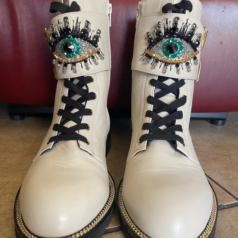 Kurt Geiger London Ivory/Cream Sutton Eye Booties SZ 8/US. 38.5/EU